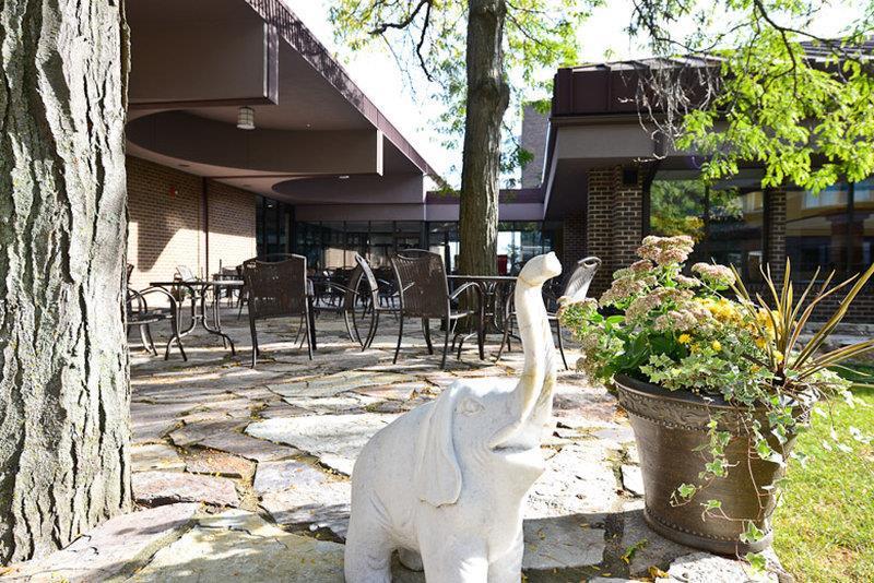 Causeway Bay Hotel Lansing Restaurante foto